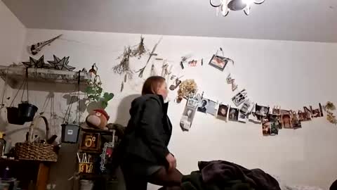 lacybell online show from March 28, 9:20 am