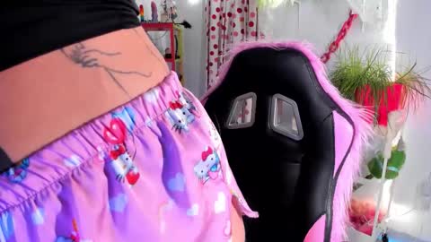 Mia online show from March 5, 9:21 pm