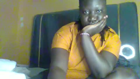 lindah32 online show from June 1, 10:06 am