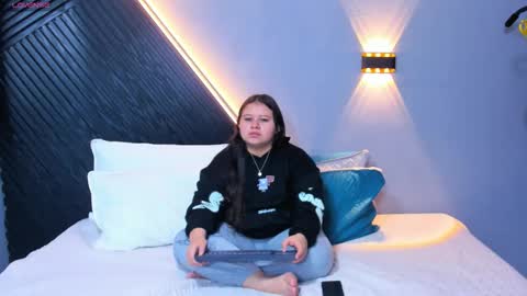    online show from March 18, 10:26 pm