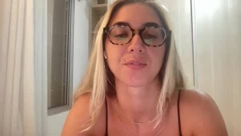 lailayourangel online show from March 8, 10:46 pm