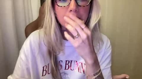 lailayourangel online show from December 19, 12:15 am