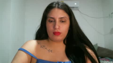 laura gomez online show from December 19, 3:18 am