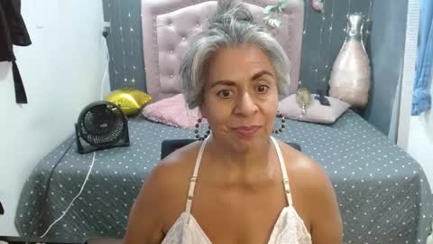 lalisha online show from April 18, 1:30 am