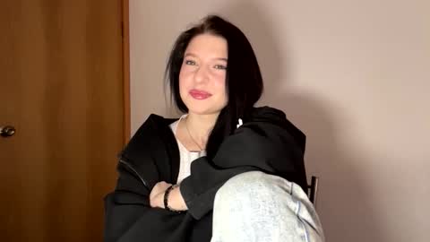 Sarah online show from February 10, 2:20 pm