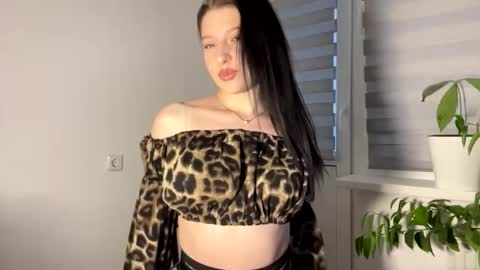 Sarah online show from February 13, 2:40 pm