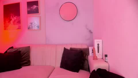 Lara Madisson online show from October 30, 6:05 am