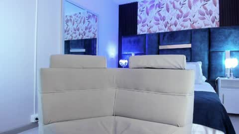 Lara online show from April 4, 6:40 pm