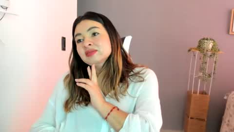 Lara online show from June 18, 7:08 pm