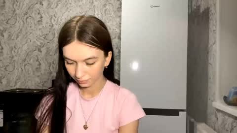 lara online show from April 18, 8:20 pm