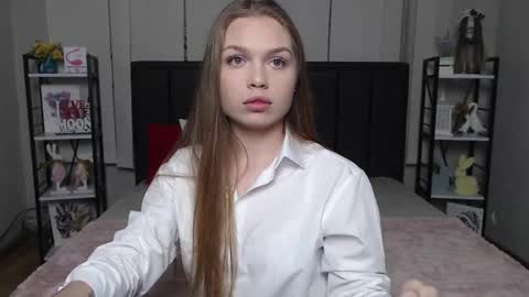 LaraPika online show from December 3, 6:32 pm