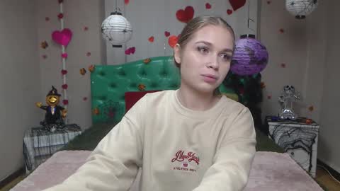 LaraPika online show from November 4, 6:13 pm