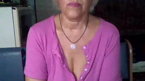 larisaq4ugo24 online show from June 26, 1:34 pm