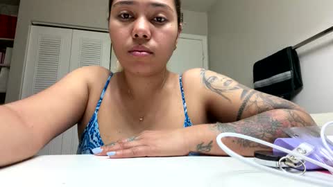 latina2027 online show from April 11, 7:06 pm