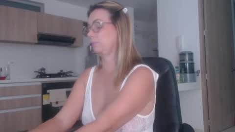 latinpaprika online show from February 9, 9:39 pm