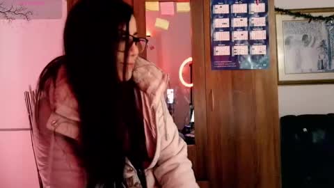 laujgray online show from February 1, 2:32 am