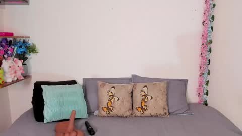 laura1__ online show from April 26, 11:13 pm