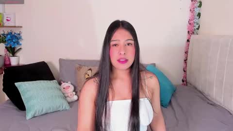 laura1__ online show from February 27, 12:10 am