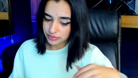 Laura online show from December 14, 1:49 pm