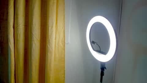 Laura Bassi online show from March 3, 2:17 am