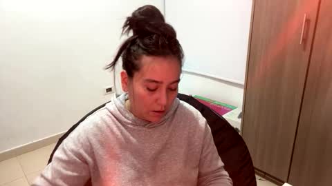 laura online show from November 27, 2:47 am