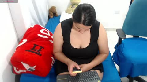 laura_foxx2379 online show from July 13, 6:30 pm