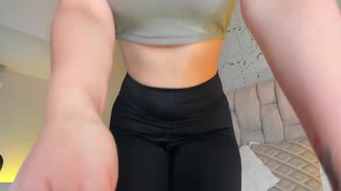 LauraIvy online show from April 1, 1:41 pm