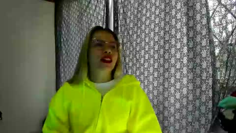 LARA online show from January 3, 8:54 pm