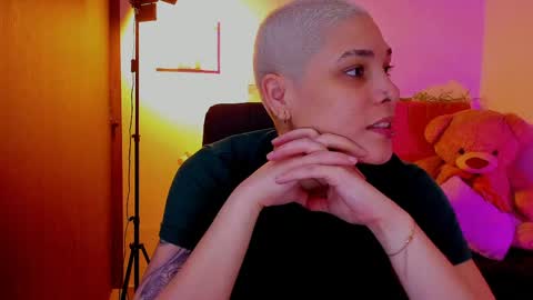 Laura Rose online show from April 3, 8:29 pm