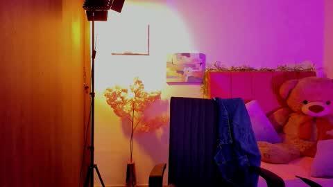 Laura Rose online show from March 21, 7:35 am