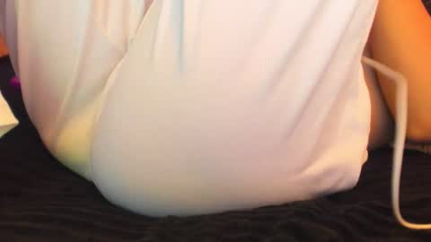 LAURA SOE online show from September 16, 5:21 pm