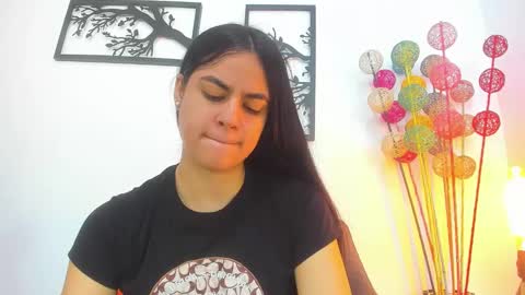 LAURA SOE online show from January 21, 1:32 pm