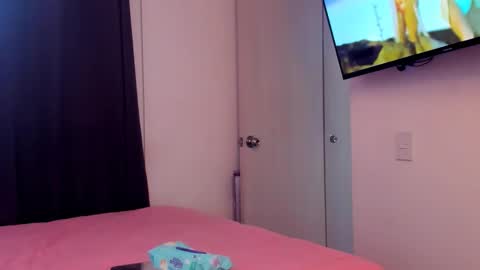 LAURA SOE online show from October 9, 7:29 pm