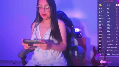 lauraohana online show from April 21, 10:11 am