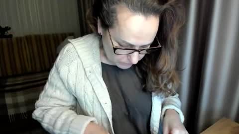 Lauraoven1 online show from February 5, 2:42 pm