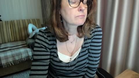 Lauraoven1 online show from June 3, 5:18 pm