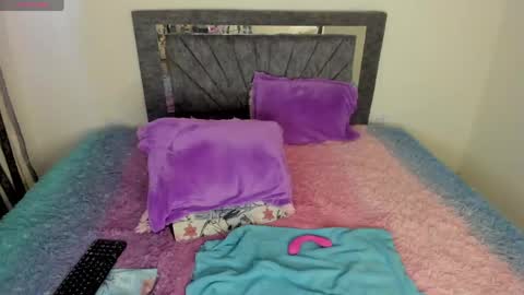 laurasofia01 online show from April 18, 7:58 pm