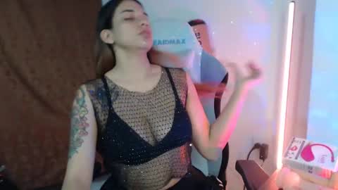 Lauren online show from February 26, 2:59 pm