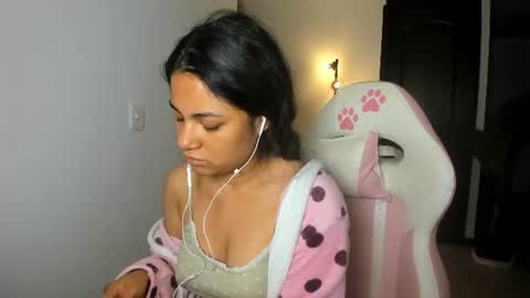 daniela angel     online show from August 4, 8:53 am