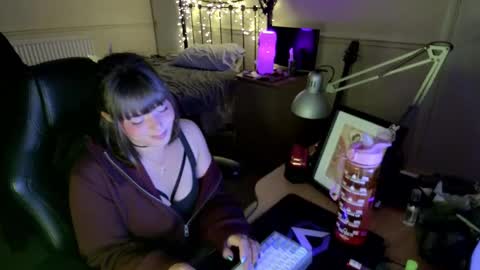 Lavenderrzz online show from November 11, 1:08 pm