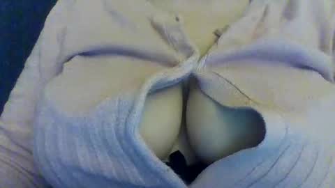 layannalea online show from November 17, 1:50 am