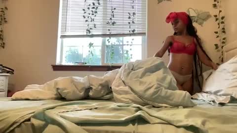 layla online show from September 29, 5:07 pm