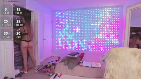 Laylaa Dreams online show from April 14, 12:43 am