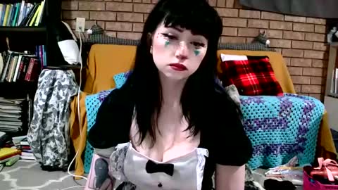 Layla Kills online show from January 23, 7:00 am