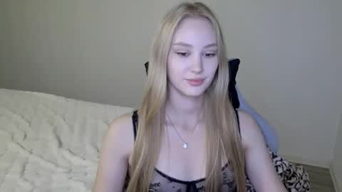 LaylaPretty001 online show from October 17, 4:48 am