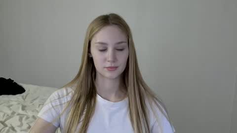 LaylaPretty001 online show from December 5, 8:00 am