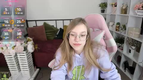 layriantavee online show from March 24, 7:36 am