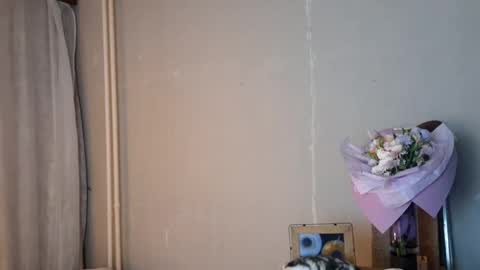 Mia online show from April 24, 2:31 pm