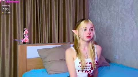 Leila online show from December 8, 4:04 am