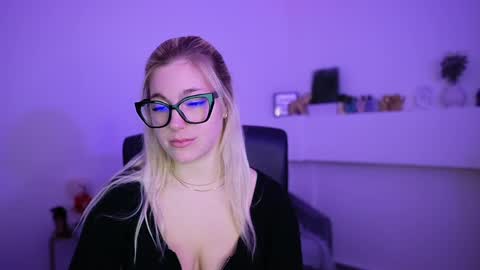 leokitty  online show from April 14, 1:44 pm